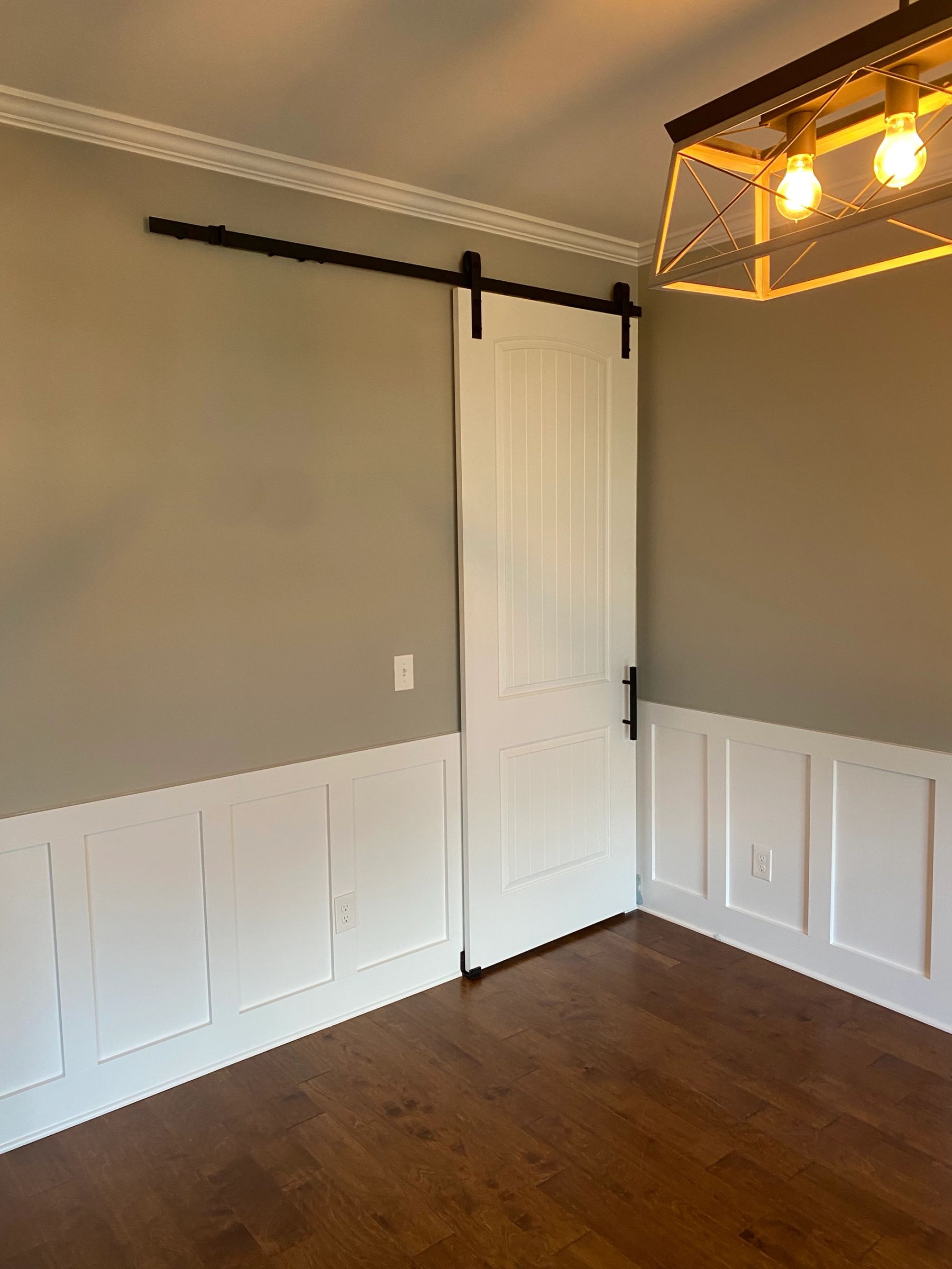 Single barn door